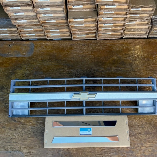 1985-87 grille trim